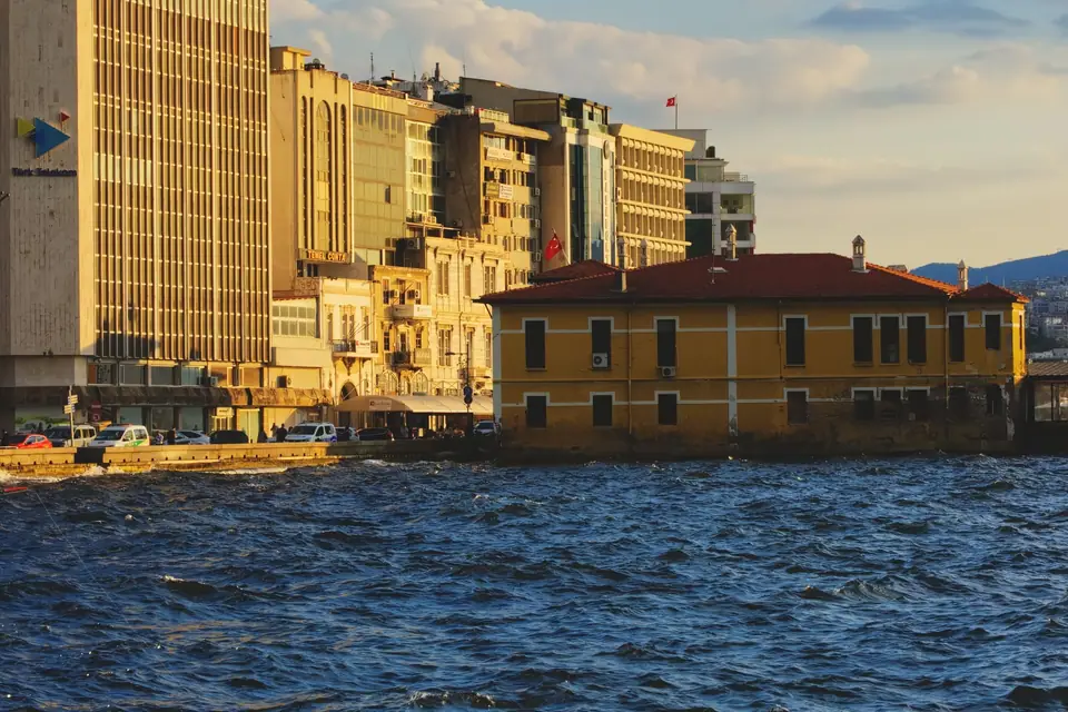 Alsancak şubesi çevresi